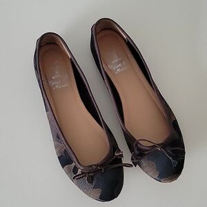 Italian Ballet Flats size 39 (8.5 US) Camo Print